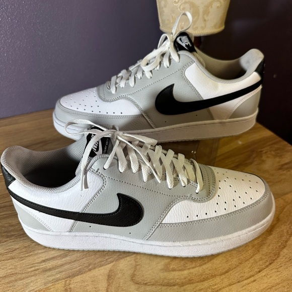 Nike Light Gray Athletic Shoes - Picture 2 of 11